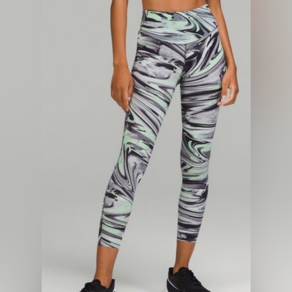 NWT‎ Lululemon Size 2 Base Pace HR Tight 25”